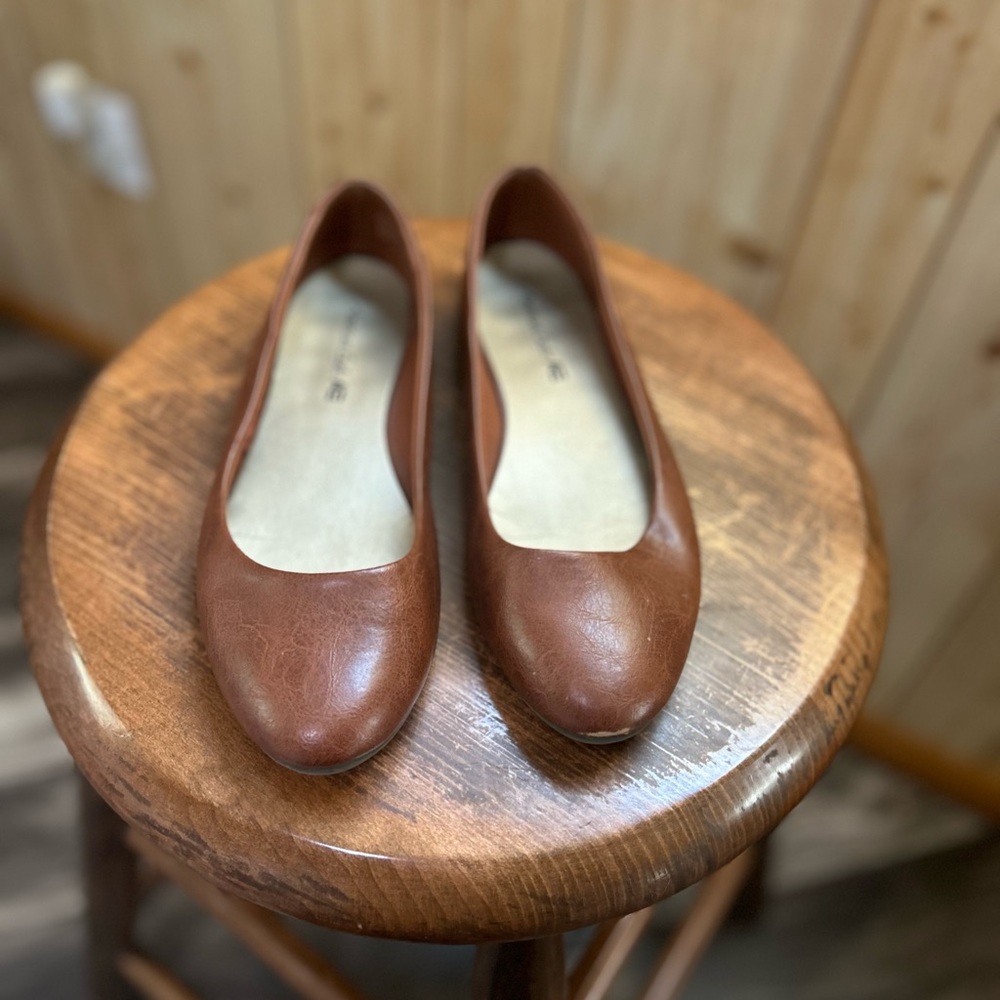 Brown flats•